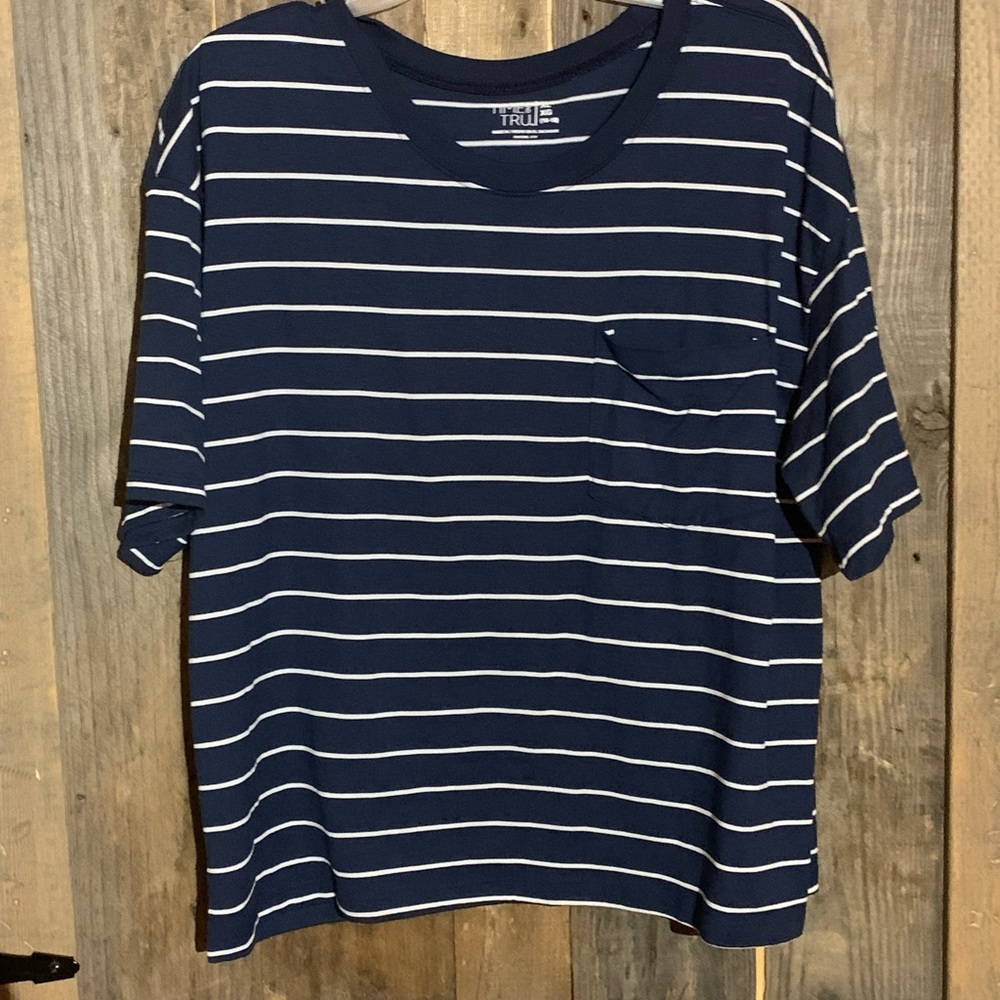 🔴 NWOT blue and white striped tshirt